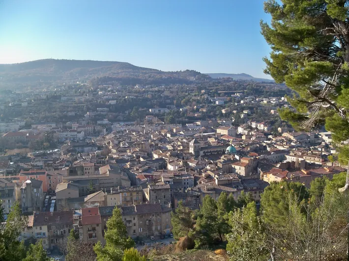 Vue sur la ville d'Apt, Vaucluse, France