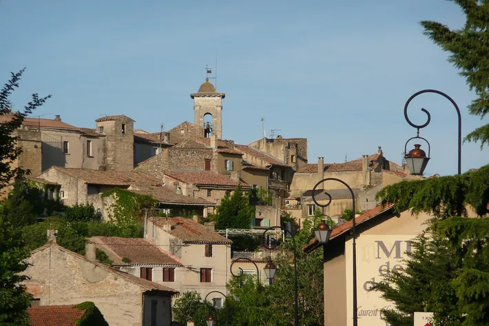 Vue d'ensemble du vieux village Châteauneuf-du-Pape.