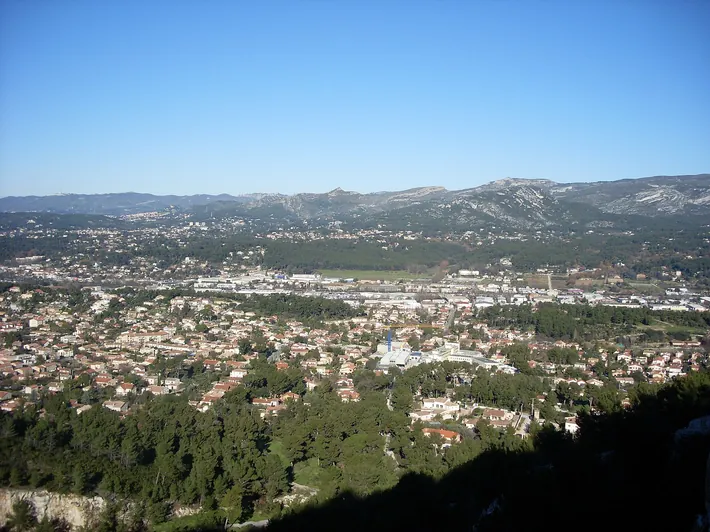 la penne-sur-huveaune depuis le sommet du télégraphe.