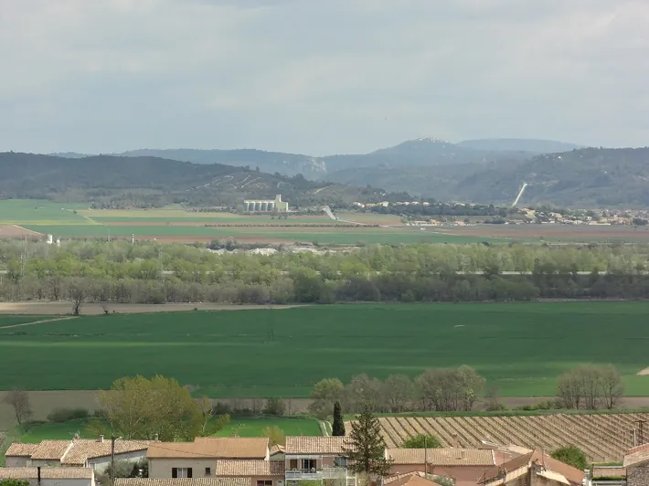 This file was uploaded with Commonist . Coopérative agricole de Vinon-sur-Verdon vue de Corbières
